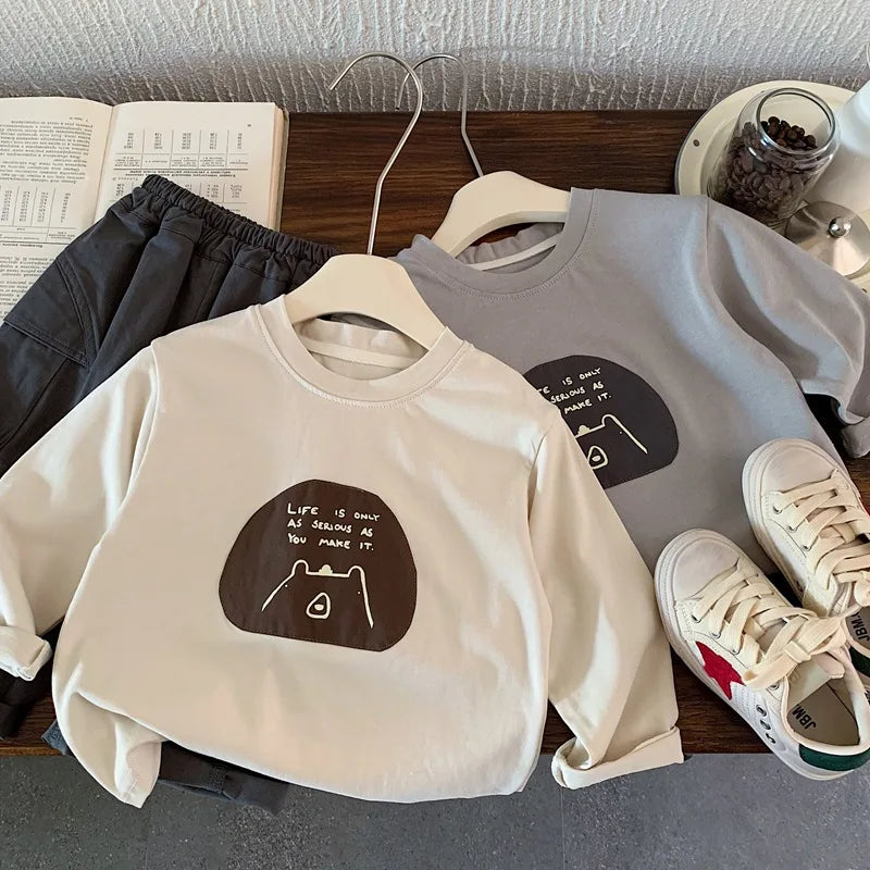 2025 Neue Herbstkleidung für Jungen mit langärmeligen Cartoon-Patch-T-Shirts Trendige Kinderbekleidung