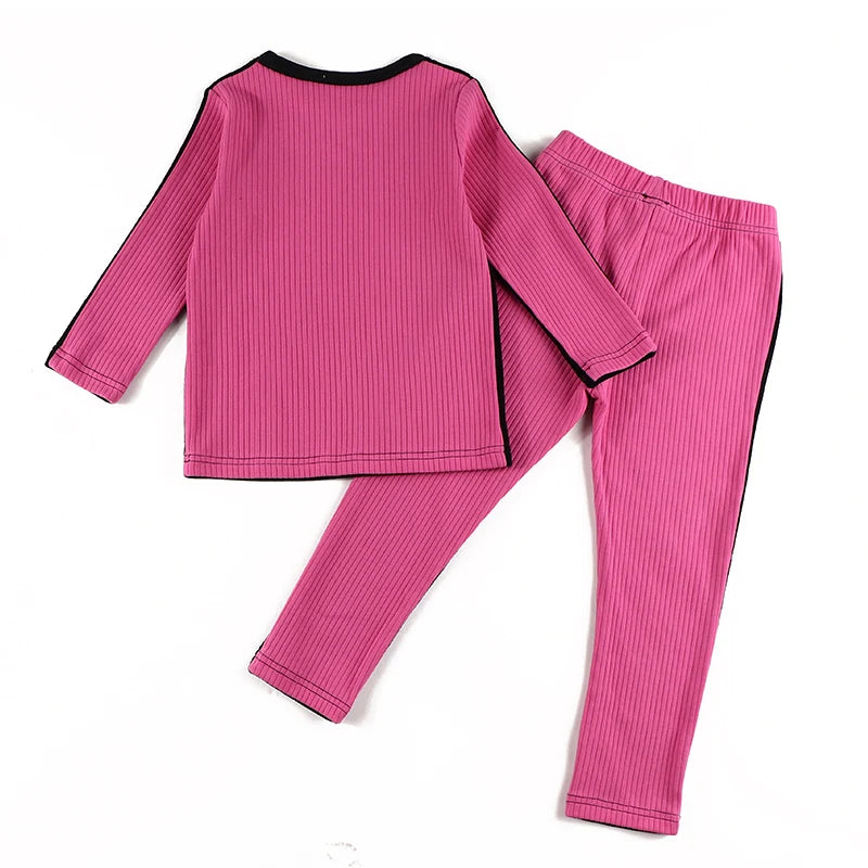 Jungen Schlafanzug Set blaues schwarzes Oberteil und Hose Kinderkleidung für Jungen und Mädchen Rundhals Winter Velours Vorderseite Rippen Rückseite