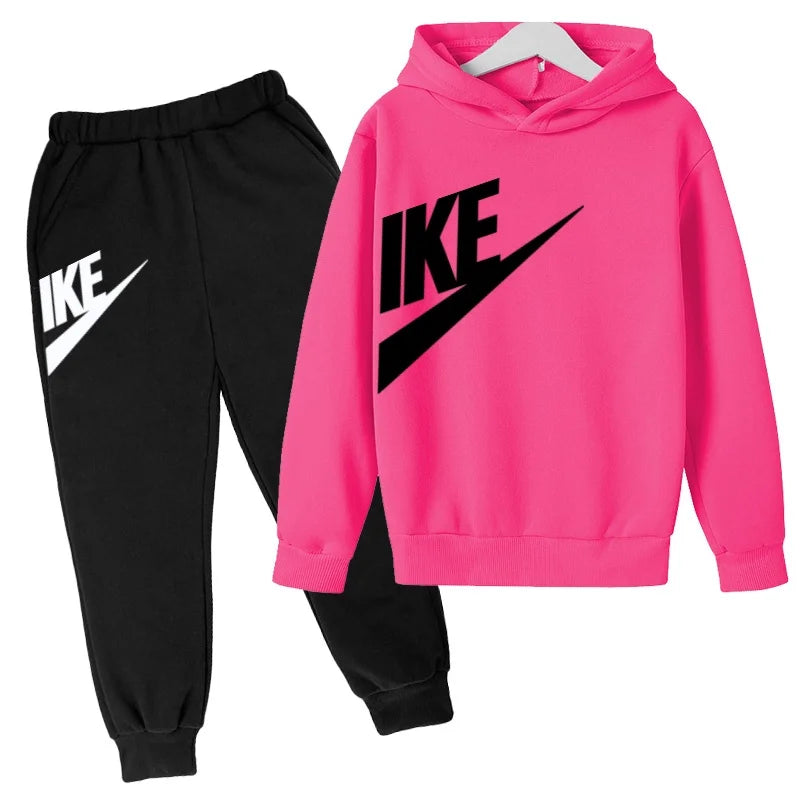 The Latest Autumn and Winter Clothing for Boys and Girls Aged 3 to 13,including Two Sets of Sportswear, Casual Trousers and Caps