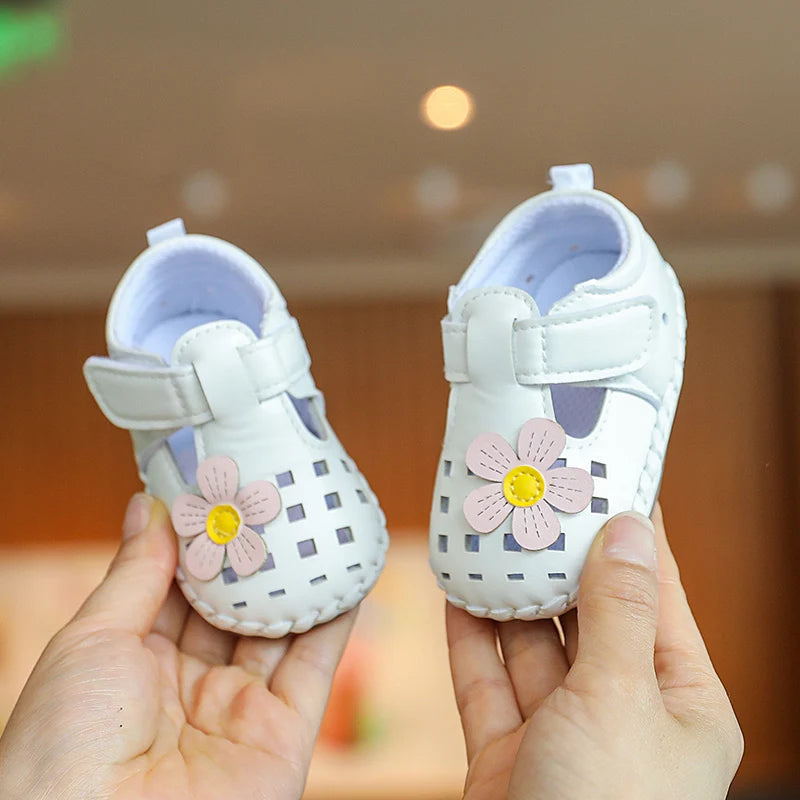 Breathable New Cute Little Bear Baby Sandals Infant Girls Shoes Princess Rubber Sole Non-slip Toddler First Walkers