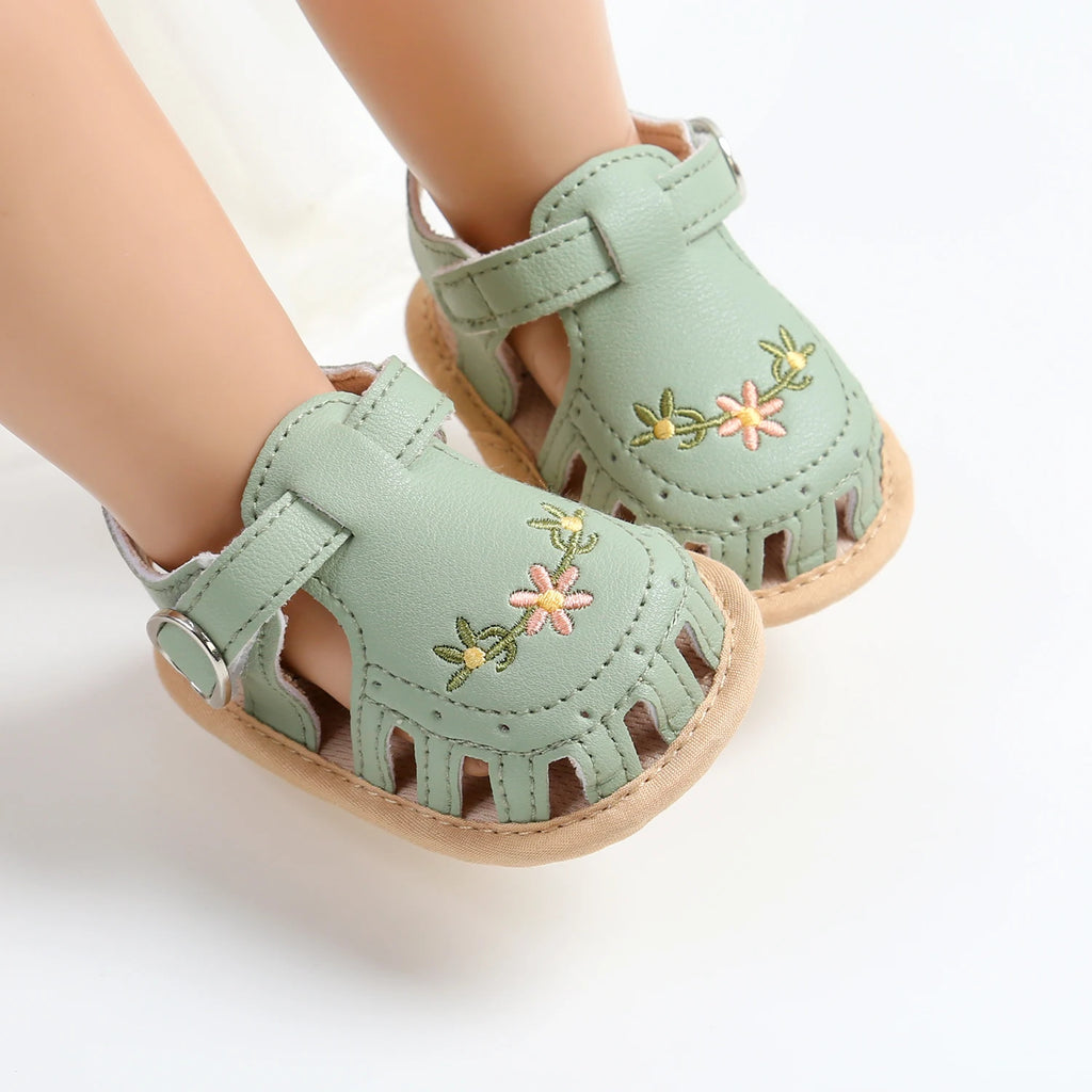 Baby summer sandals non-slip soles, soft flat shoes for infants, suitable for indoor and outdoor learning to walk shoes.