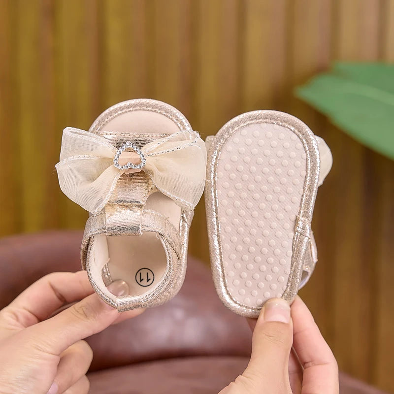 Spring and Summer Sandals for 0-1 Year Old Female Babies, Suitable for Daily Casual Wear, Solid Color with Bow and Heart Decoration, Cute Flat Shoes for Baby Girls, Adorable Toddler Shoes