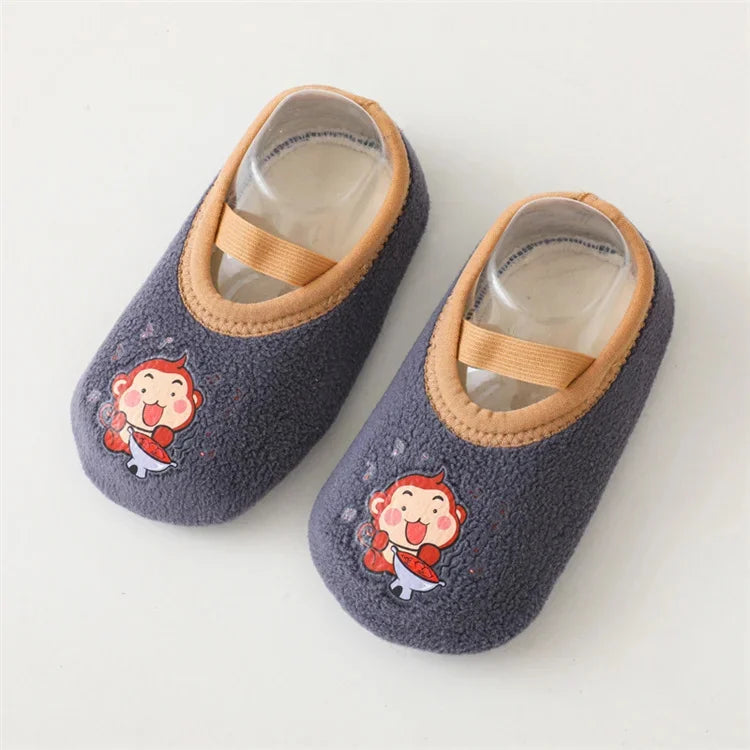 Zapatos antideslizantes de dibujos animados para bebés y niñas, zapatillas de invierno para interior y exterior, primeros zapatos para caminar para bebés con suela de goma