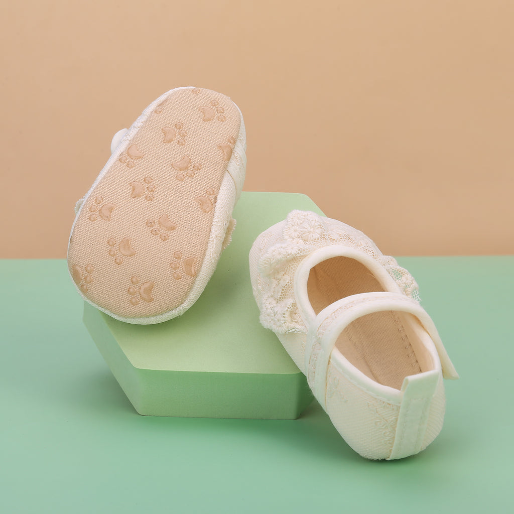 BeQeuewll Infant Baby Girls Shoes Non-Slip Soft Soled Lace Bowknot Flats Toddler First Walker Spring Autumn Princess Shoes