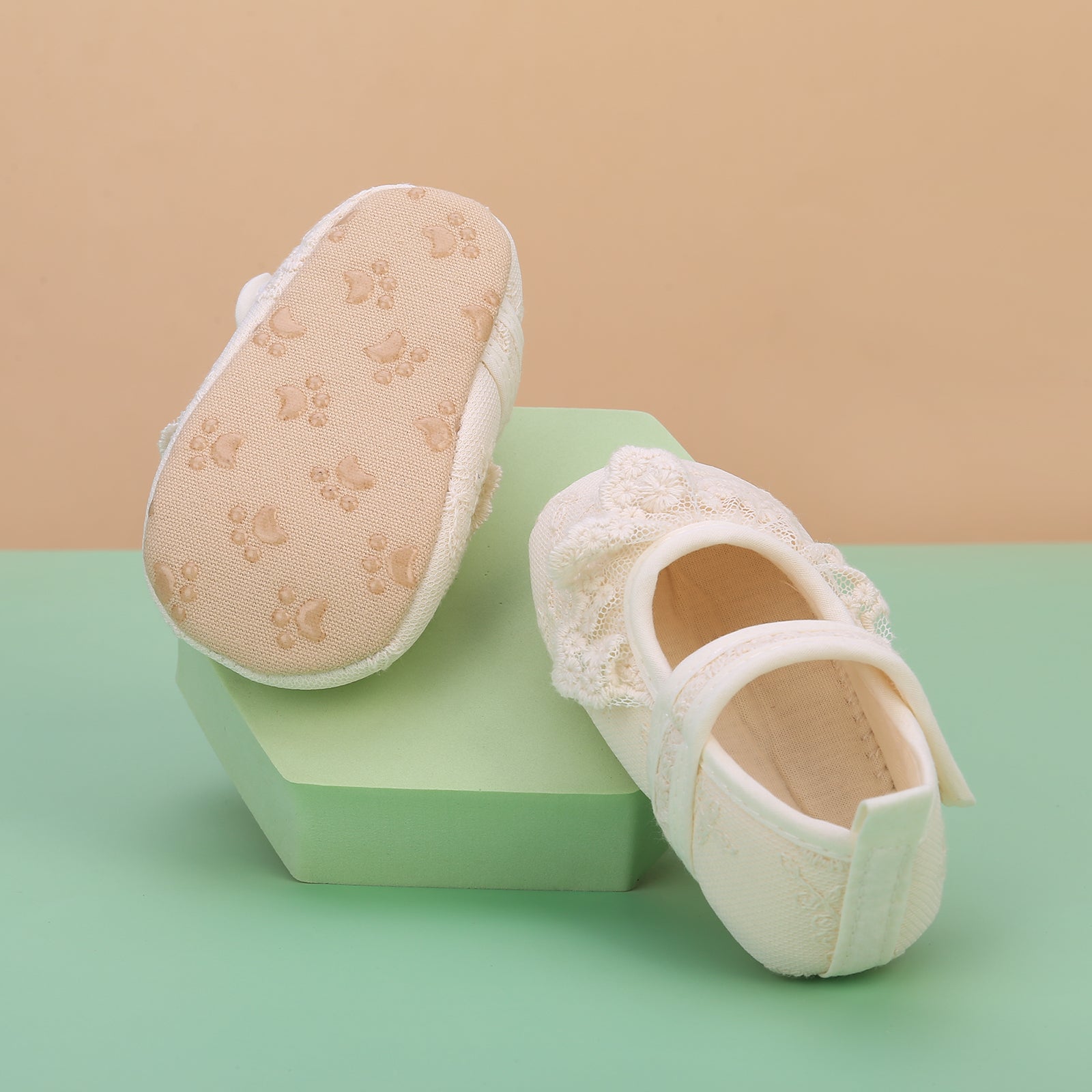 BeQeuewll Infant Baby Girls Shoes Non-Slip Soft Soled Lace Bowknot Flats Toddler First Walker Spring Autumn Princess Shoes
