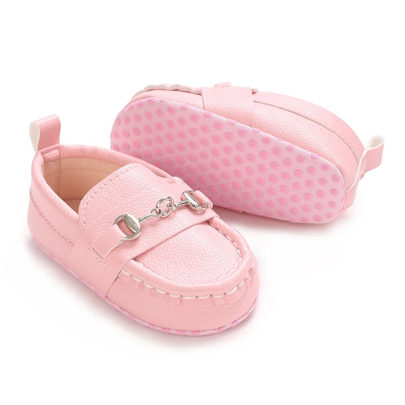 Zapatos de bebé primavera y otoño, suela blanda antideslizante, resistente al desgaste, a la moda, versátiles, para interior y exterior, tipo mocasín, parte superior de PU