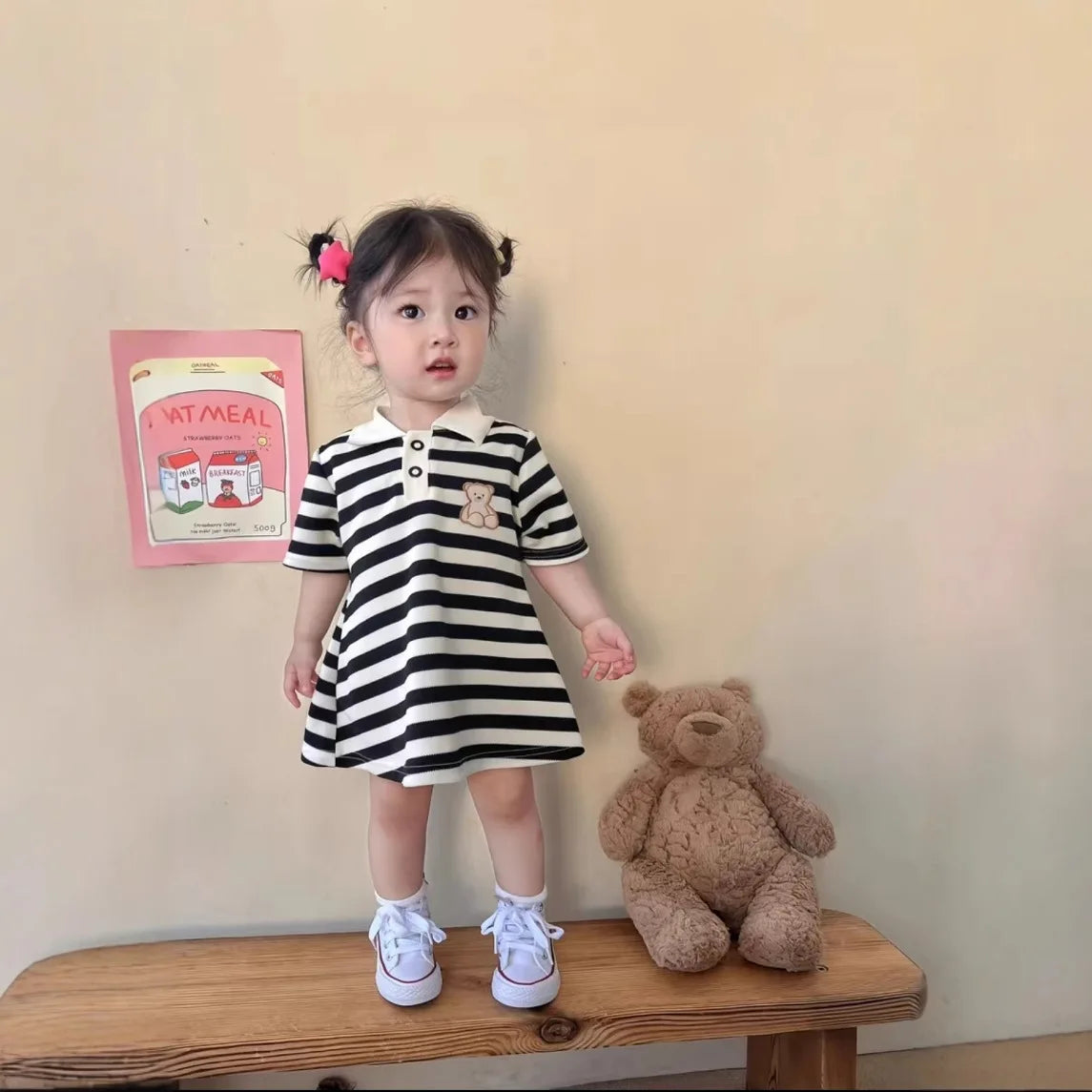 Vestido nuevo para niñas 2025, edición coreana de verano, a rayas con fresas y cuello de solapa, vestido casual para niñas de 1 a 10 años.