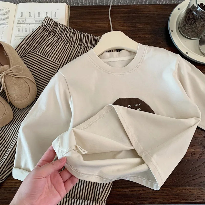 2025 Neue Herbstkleidung für Jungen mit langärmeligen Cartoon-Patch-T-Shirts Trendige Kinderbekleidung