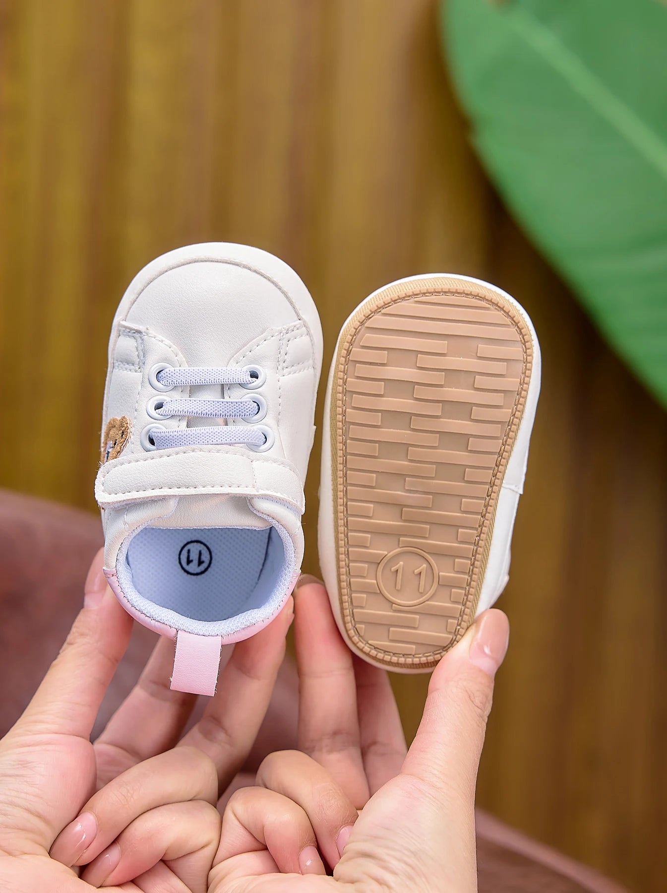 Spring and Autumn Baby Sneakers, Cartoon Bear Embroidery Baby Shoes, Soft-Soled Non-Slip Newborn Walking Shoes, 0-12 Months Unisex Toddler Shoes