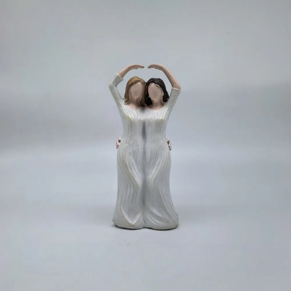 Sister Mother and Daughter Statue Resin Craft Hand-Painte Mom Daughter Finger Heart Sculptures Modern Elegant Family Sculpture