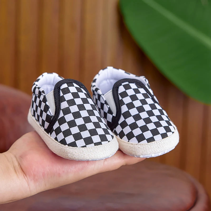 Spring, Autumn, and Summer Cloth Shoes for Babies Aged 0-1, Casual and Fashionable Slip-On Soft-Soled Shoes for Boys and Girls, Suitable for Both Indoor and Outdoor Use