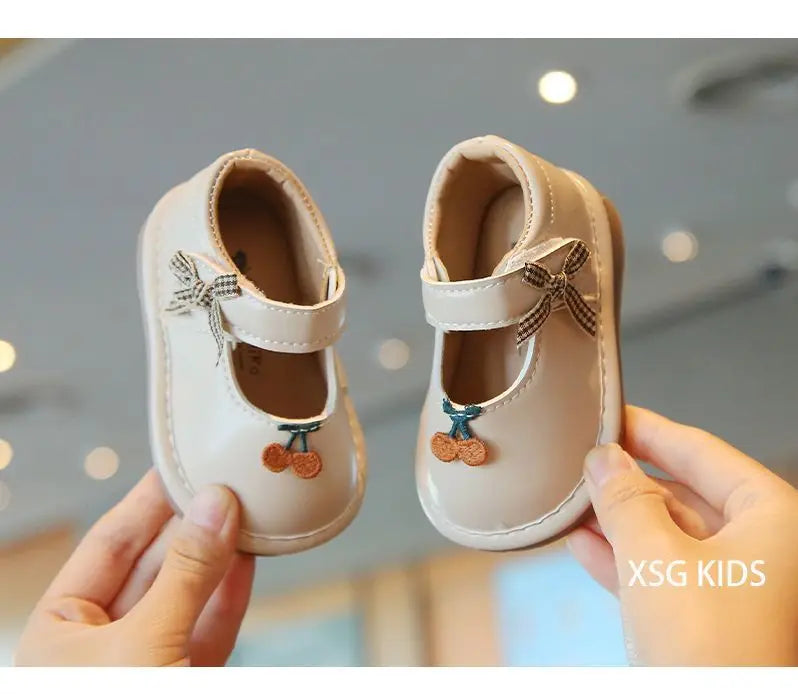 Baby Walking Shoes Round Toes Sweet Bows Girls Casual Shoes Versatile Cute 2025 New Fashion Kids Flat Shoes Soft Bottom Trendy