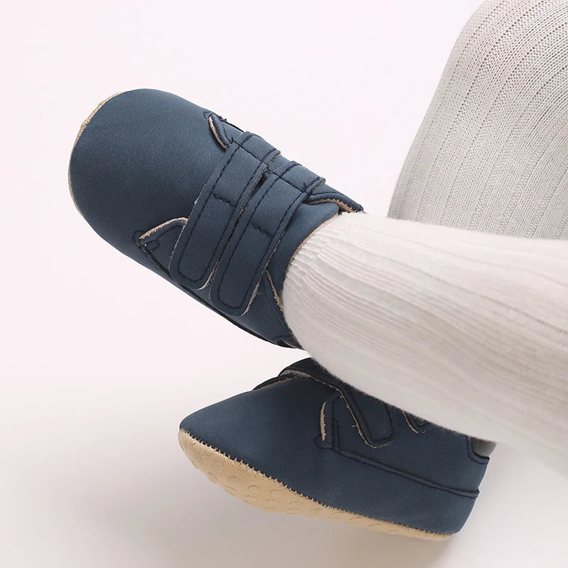 Newborn Baby Shoes Classic Leather Soft Soles Non Slip Toddler Walking Shoes for Boys and Girls 0-18M First Step Walking Shoes