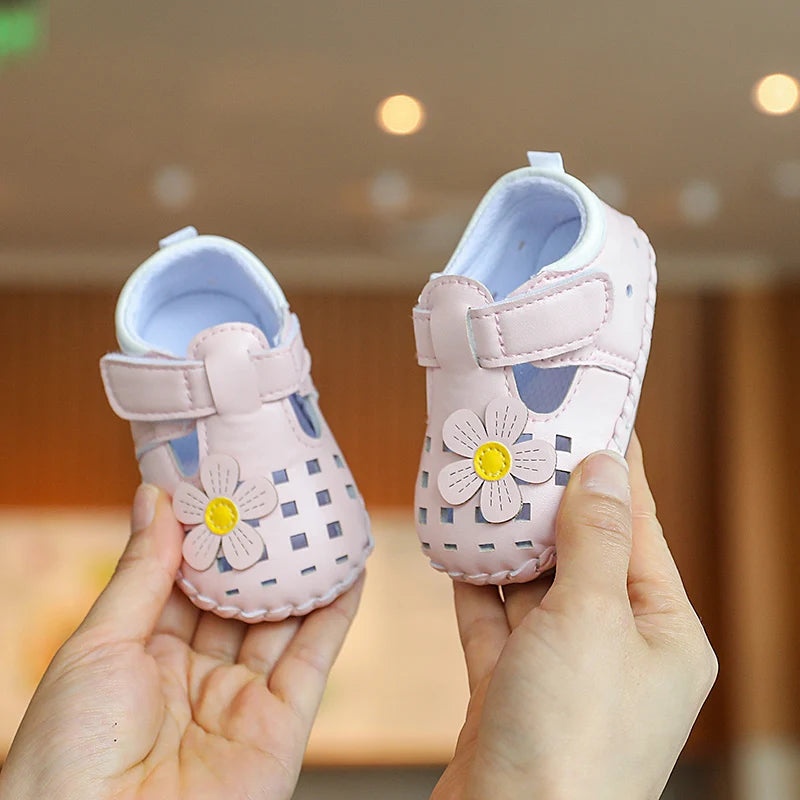 Breathable New Cute Little Bear Baby Sandals Infant Girls Shoes Princess Rubber Sole Non-slip Toddler First Walkers