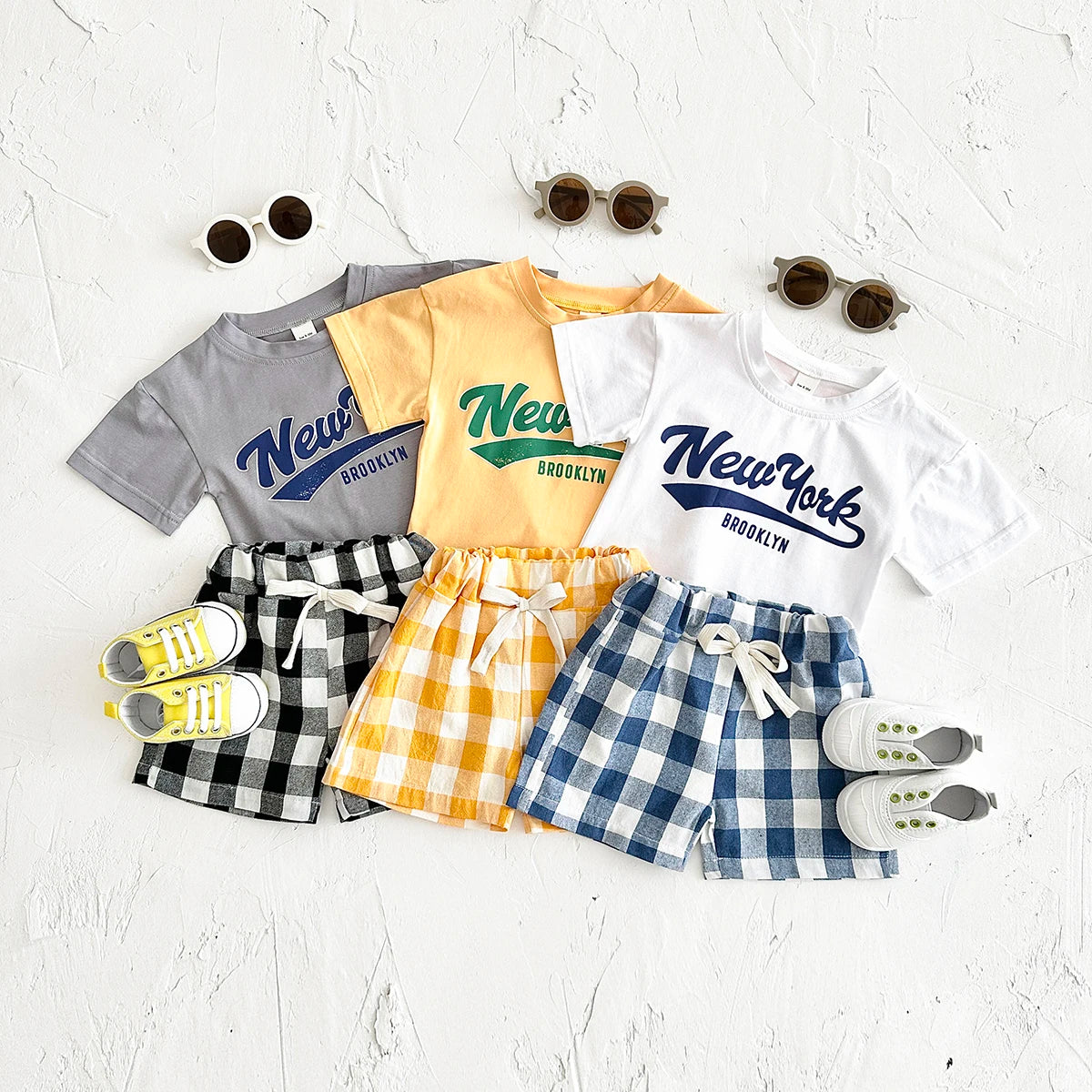 Neugeborene Babykleidung Set für Jungen und Mädchen, lässig, 2-teilig, mit Buchstaben bedrucktes Kurzarm-T-Shirt + karierte Shorts, Baby-Outfit 0-3 Jahre