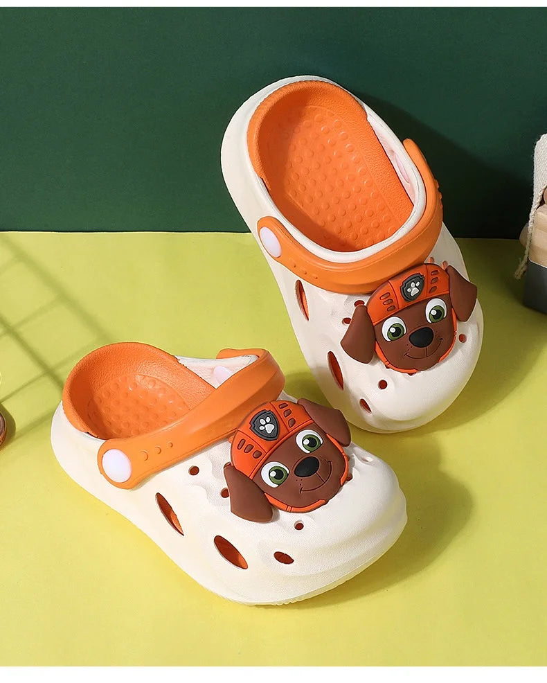Zuecos de Chase de La Patrulla Canina | Adorable perro 3D + decoración de naturaleza | Correa ajustable | Pantuflas transpirables de EVA para niños pequeños