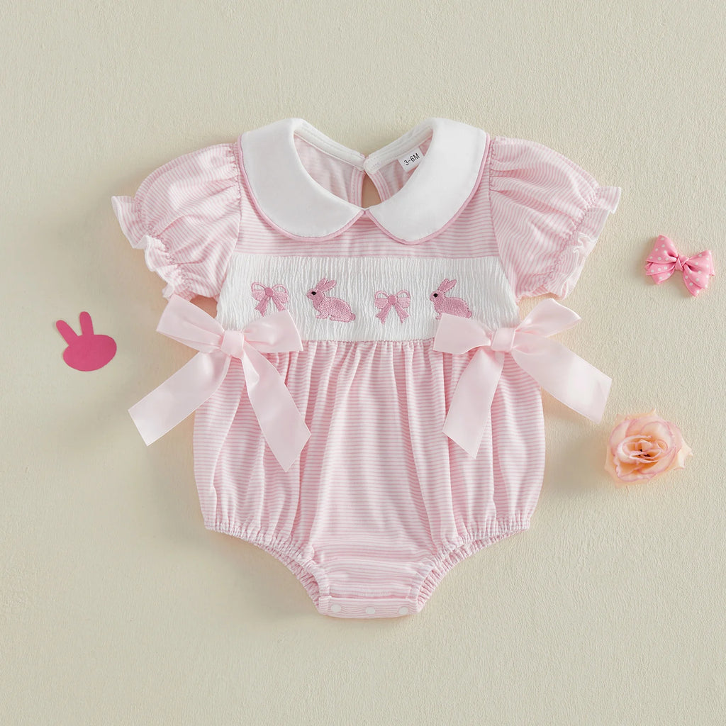 Mädchen Baby Oster-Outfit Strampler mit Hasen-Stickerei, Bubikragen und kurzen Puffärmeln, niedliche Osterkleidung