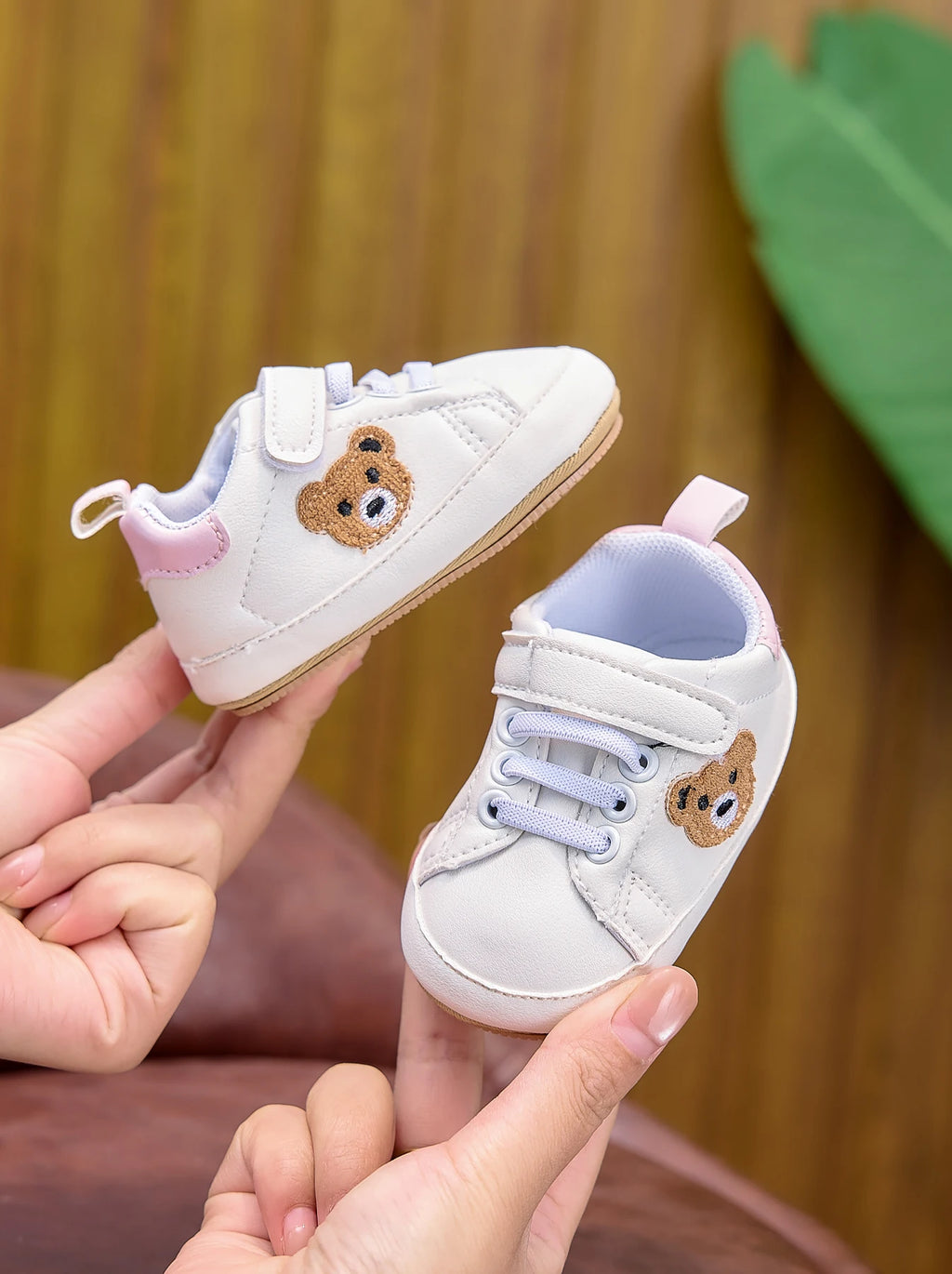 Spring and Autumn Baby Sneakers, Cartoon Bear Embroidery Baby Shoes, Soft-Soled Non-Slip Newborn Walking Shoes, 0-12 Months Unisex Toddler Shoes