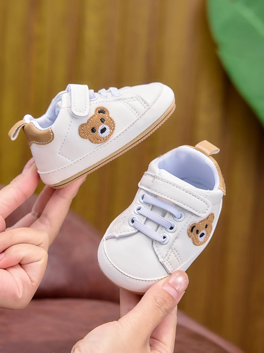 Spring and Autumn Baby Sneakers, Cartoon Bear Embroidery Baby Shoes, Soft-Soled Non-Slip Newborn Walking Shoes, 0-12 Months Unisex Toddler Shoes