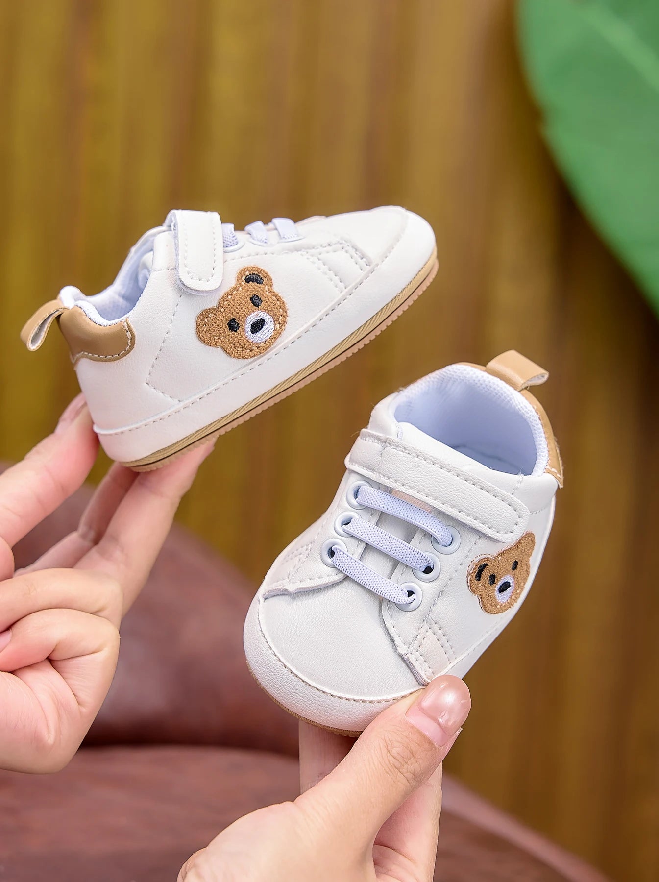 Spring and Autumn Baby Sneakers, Cartoon Bear Embroidery Baby Shoes, Soft-Soled Non-Slip Newborn Walking Shoes, 0-12 Months Unisex Toddler Shoes