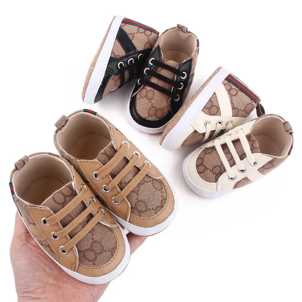 Neugeborenen-Babyschuhe Lässige High-Top-Modell Non-Slip Sneakers Jungen Weiche Sohle Rutschfeste Kleinkind-Outdoor-Schuhe Lauflernschuhe