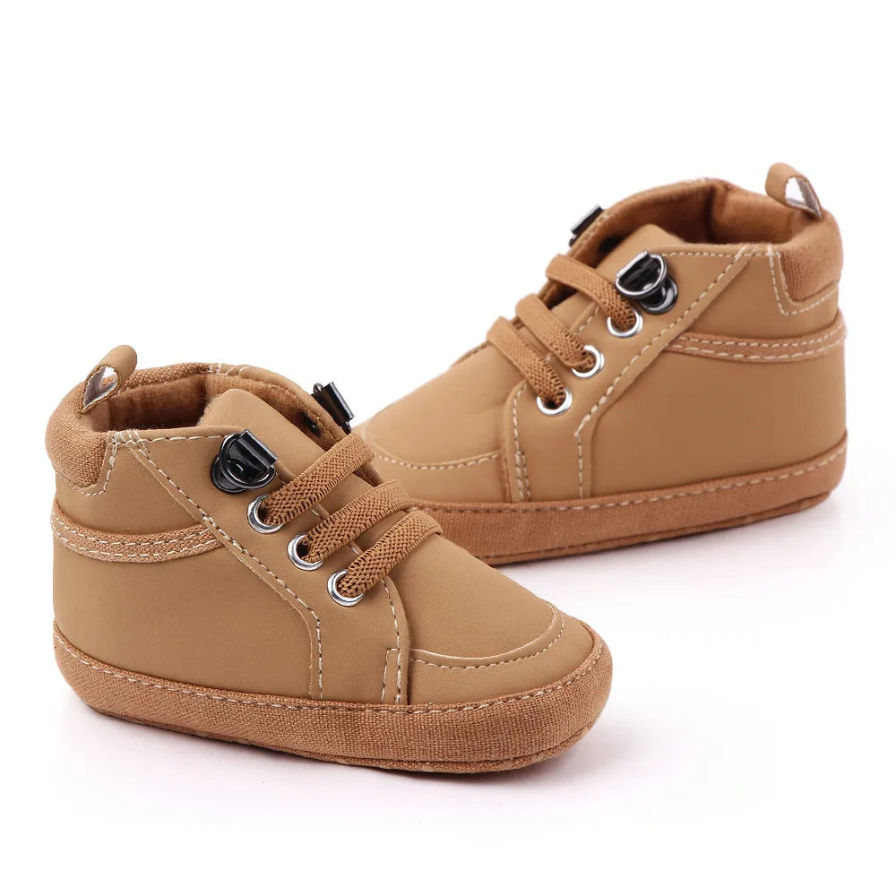 Brand Neugeborenes Baby Junge Schuhe Weiche Sohle Krabbelschuhe Warme Stiefel Anti-Rutsch Sneaker Einfarbig PU Lauflernschuhe für 1 Jahr alt 0-18 Monate