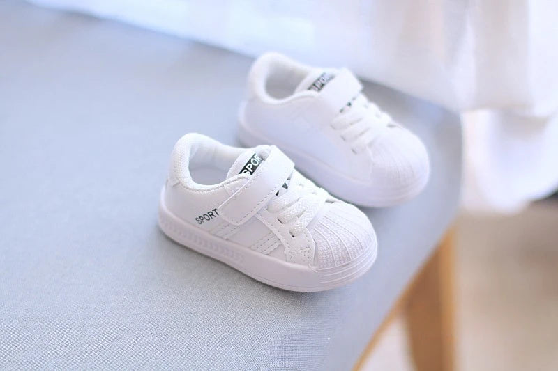 2026 autumn and winter new baby casual sports shoes for boys and girls outdoor breathable non slip comfortable walking shoes