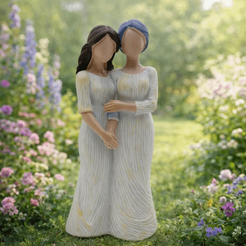 Sister Mother and Daughter Statue Resin Craft Hand-Painte Mom Daughter Finger Heart Sculptures Modern Elegant Family Sculpture
