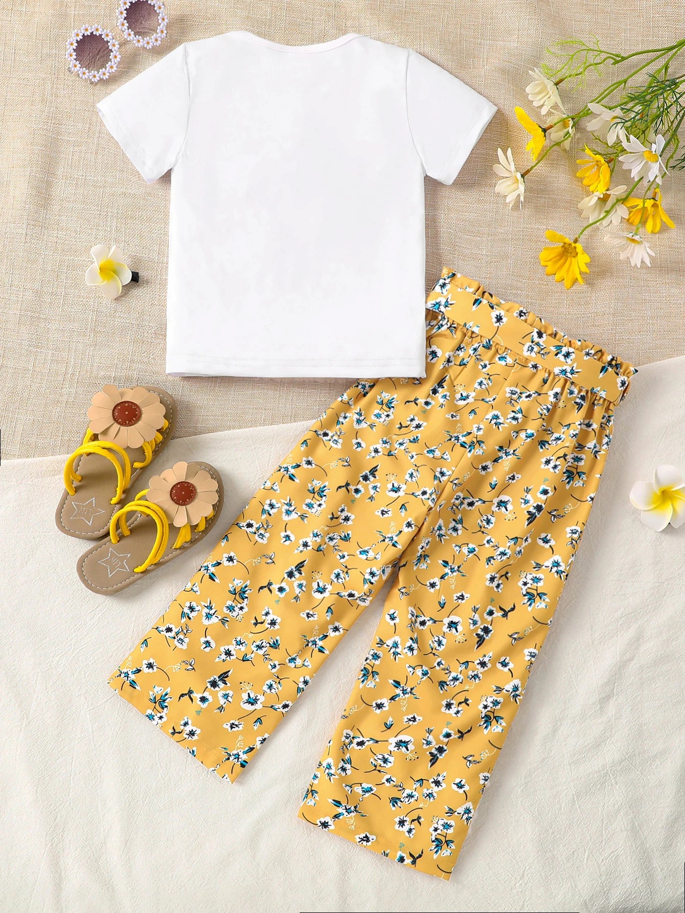 Conjunto de 2 piezas de verano para niña: camiseta con estampado de dibujos animados y pantalones rectos florales, ropa infantil transpirable, atuendo informal de moda.