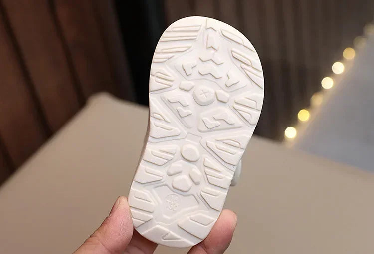 Baby Sandals Cute Bear Soft Breathable Beach Shoes Summer Infant Sandals For Boy First Walkers Toddler Girl Sandals khaki white