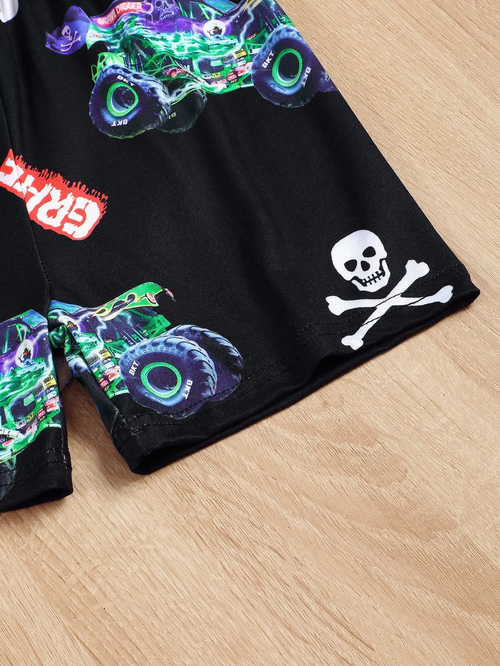 Jungen Sommerkleidung - kurzärmliges Oberteil und Shorts mit Cartoon-Autodruck, stylisch, lässig, bequem
