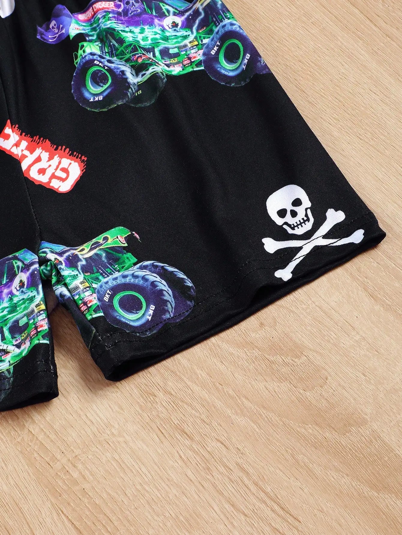 Jungen Sommerkleidung - kurzärmliges Oberteil und Shorts mit Cartoon-Autodruck, stylisch, lässig, bequem