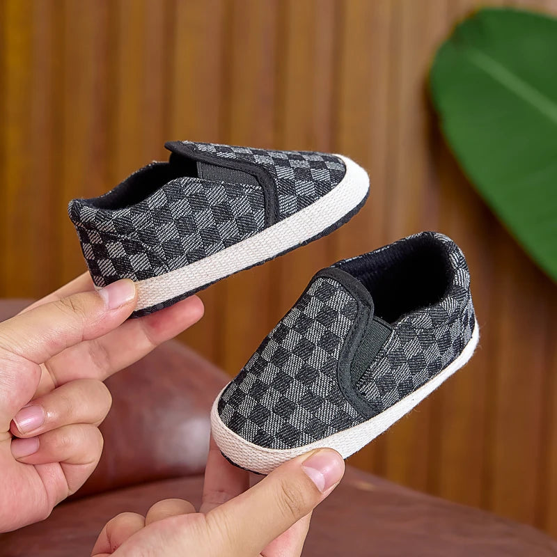 Spring, Autumn, and Summer Cloth Shoes for Babies Aged 0-1, Casual and Fashionable Slip-On Soft-Soled Shoes for Boys and Girls, Suitable for Both Indoor and Outdoor Use