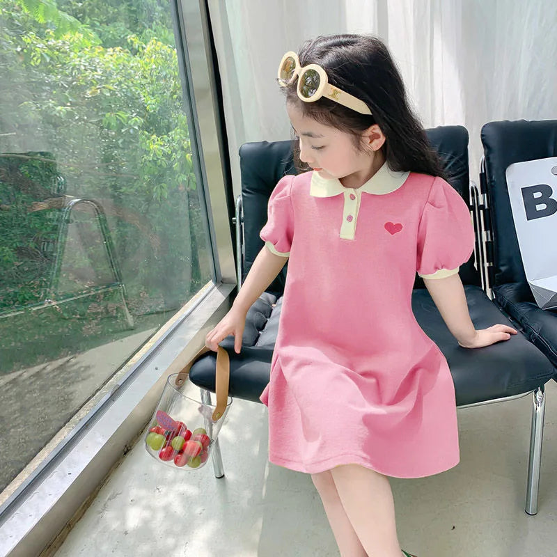 Vestido nuevo para niñas 2025, edición coreana de verano, a rayas con fresas y cuello de solapa, vestido casual para niñas de 1 a 10 años.