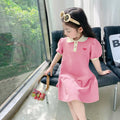 Vestido nuevo para niñas 2025, edición coreana de verano, a rayas con fresas y cuello de solapa, vestido casual para niñas de 1 a 10 años.