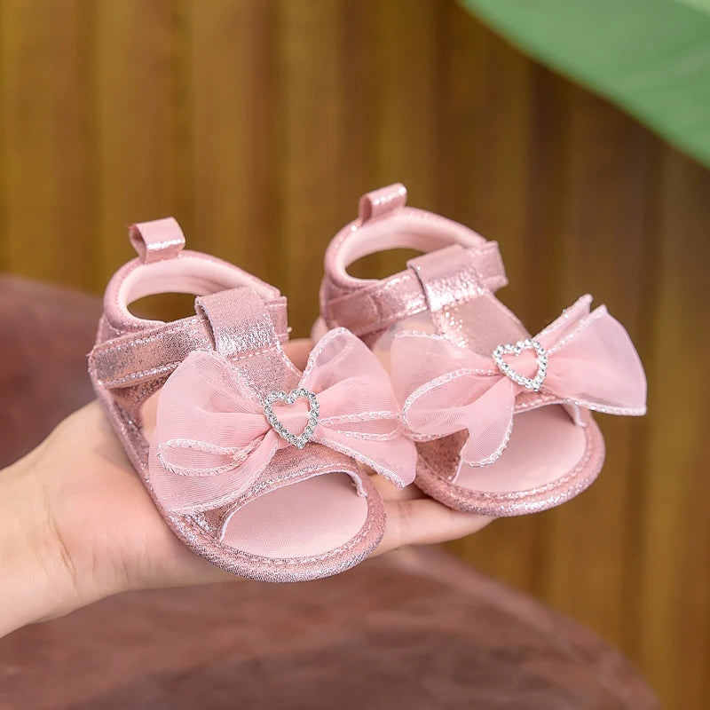 Spring and Summer Sandals for 0-1 Year Old Female Babies, Suitable for Daily Casual Wear, Solid Color with Bow and Heart Decoration, Cute Flat Shoes for Baby Girls, Adorable Toddler Shoes