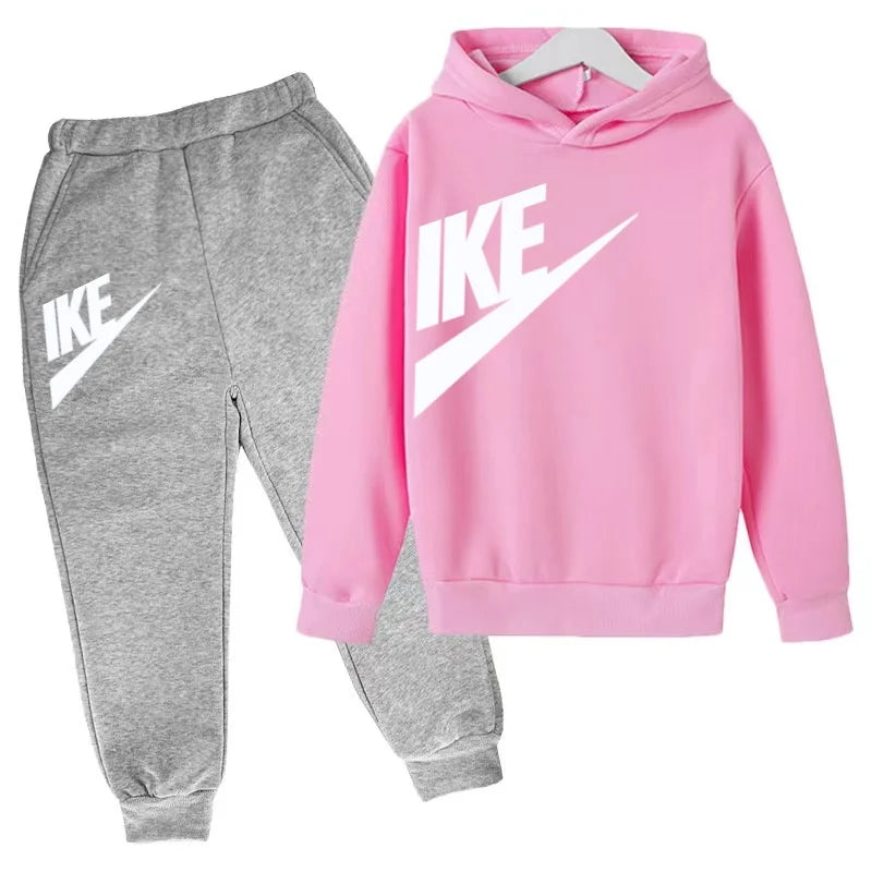 The Latest Autumn and Winter Clothing for Boys and Girls Aged 3 to 13,including Two Sets of Sportswear, Casual Trousers and Caps