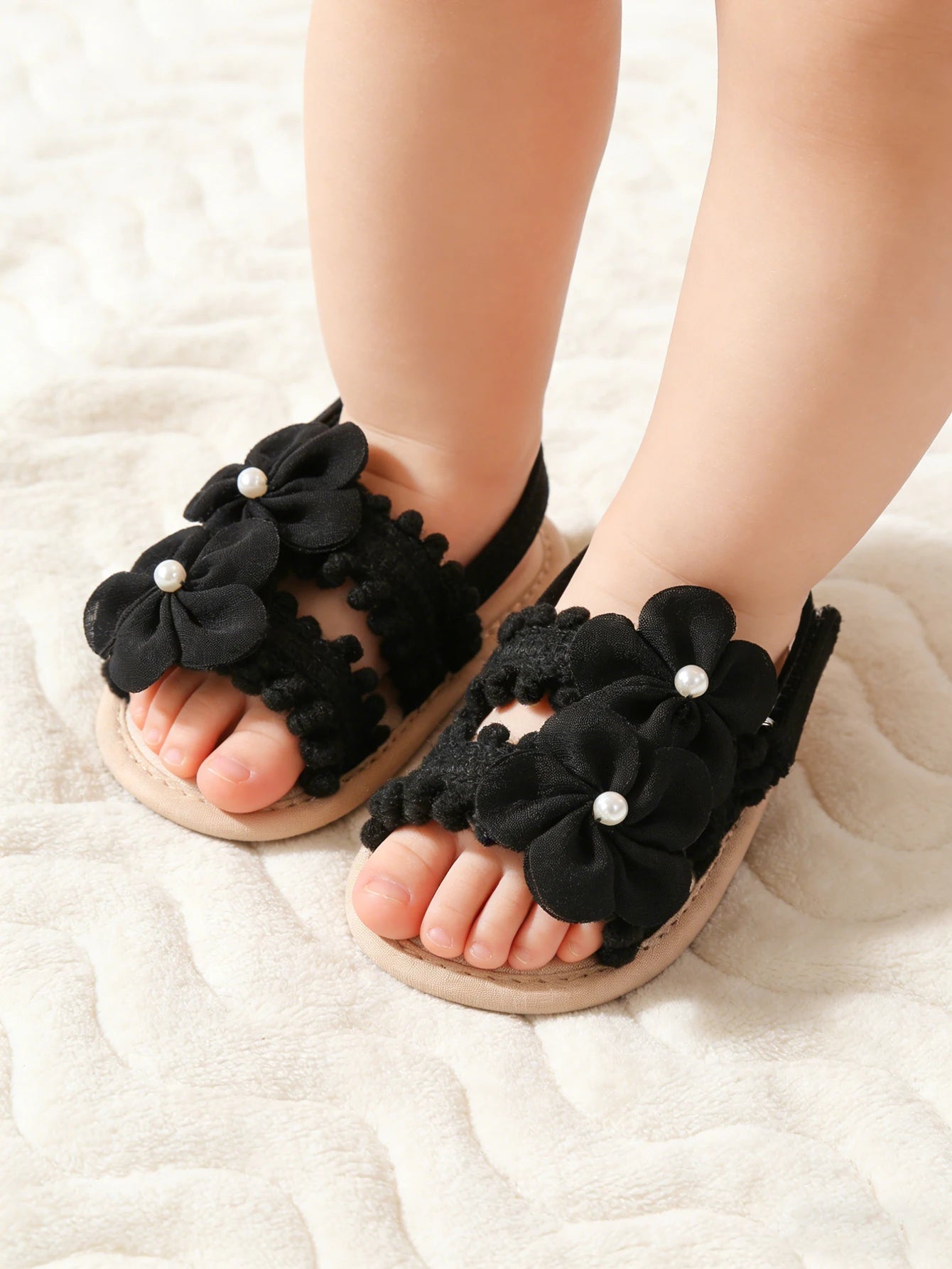 Cute princess baby shoes with spring and autumn small flower soft sole suitable for 0-1 year old babies to wear