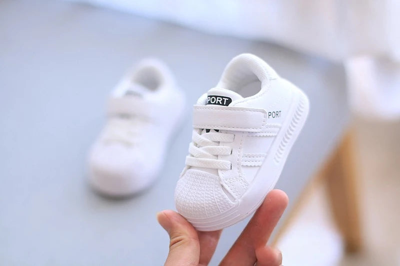 2026 autumn and winter new baby casual sports shoes for boys and girls outdoor breathable non slip comfortable walking shoes