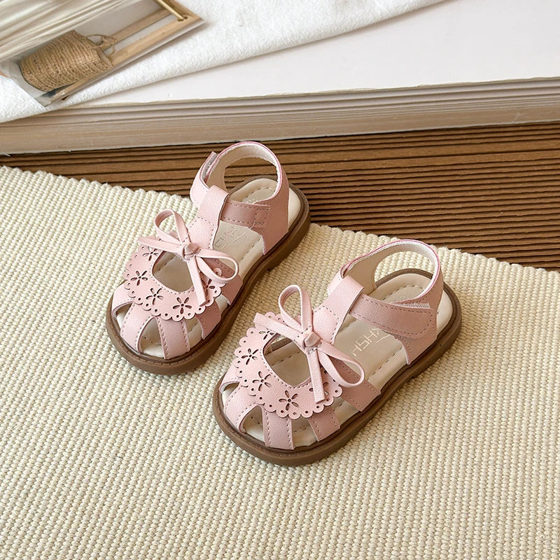 2026 Baby girl sandals, summer soft-soled princess shoes for girls, breathable perforated toe shoes, and baby walking shoes