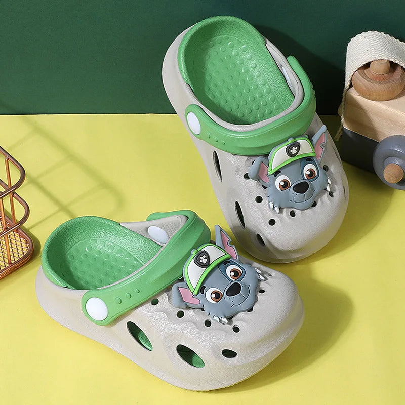 Zuecos de Chase de La Patrulla Canina | Adorable perro 3D + decoración de naturaleza | Correa ajustable | Pantuflas transpirables de EVA para niños pequeños