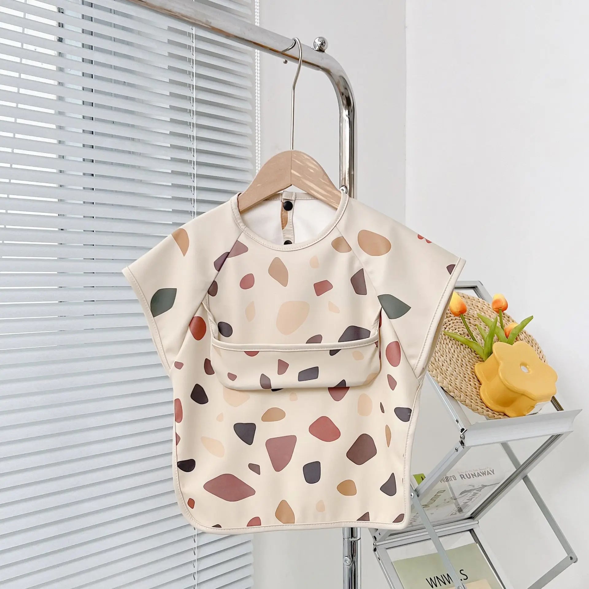 Newborn Baby Bibs Blouse Waterproof No-sleeved Reverse Dressing Infant Eating Clothes Apron Bib Protective Clothing