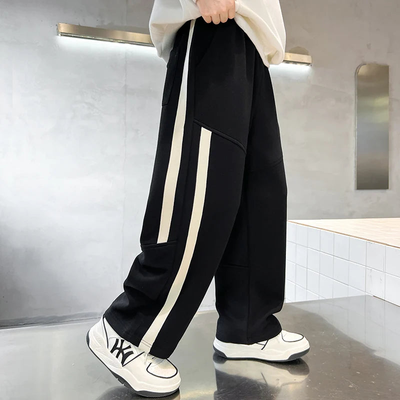 Jungen Sporthose, locker sitzende Freizeithose für Kinder, Herbsthose
