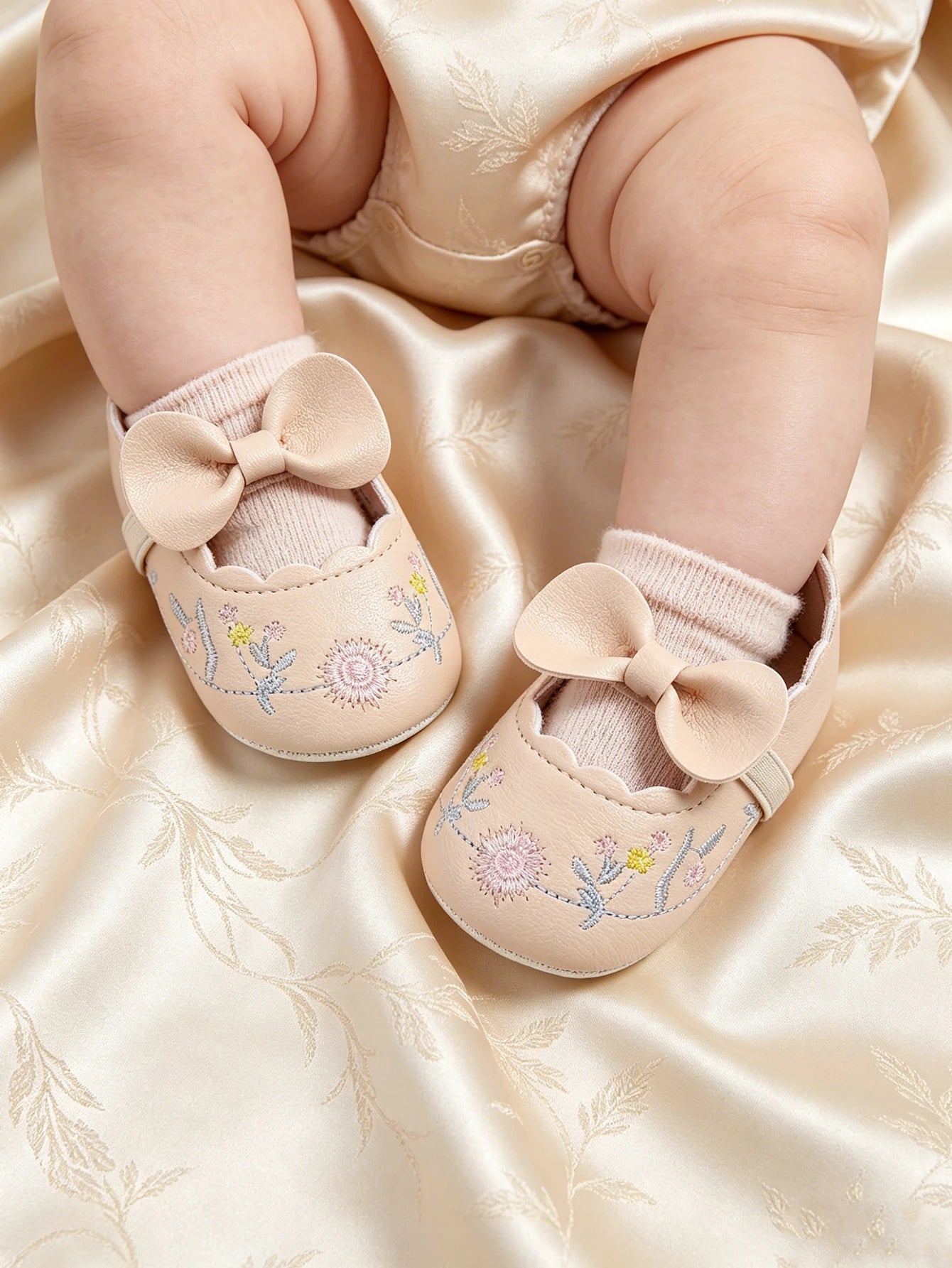 Baby walking shoes women's spring and autumn styles apricot butterfly bow embroidered soft sole breathable soft sole shoes