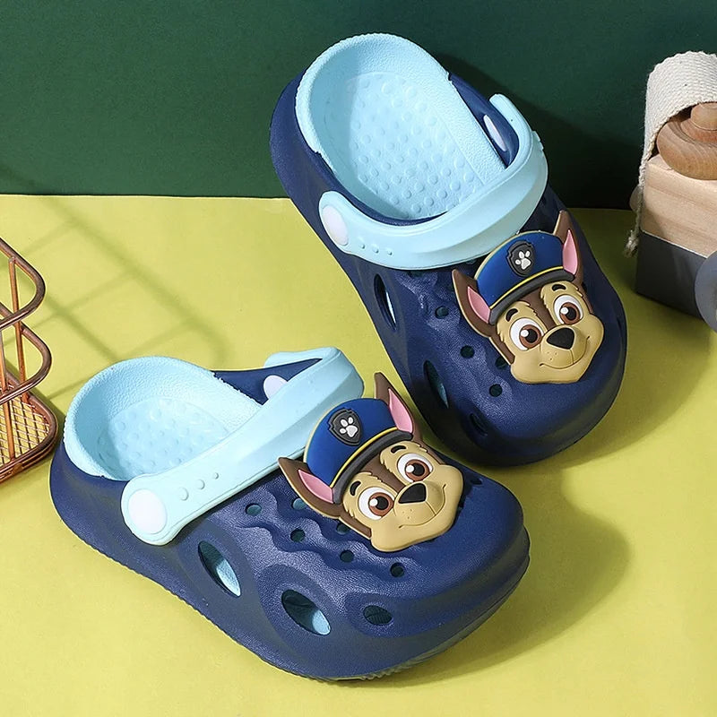 Zuecos de Chase de La Patrulla Canina | Adorable perro 3D + decoración de naturaleza | Correa ajustable | Pantuflas transpirables de EVA para niños pequeños