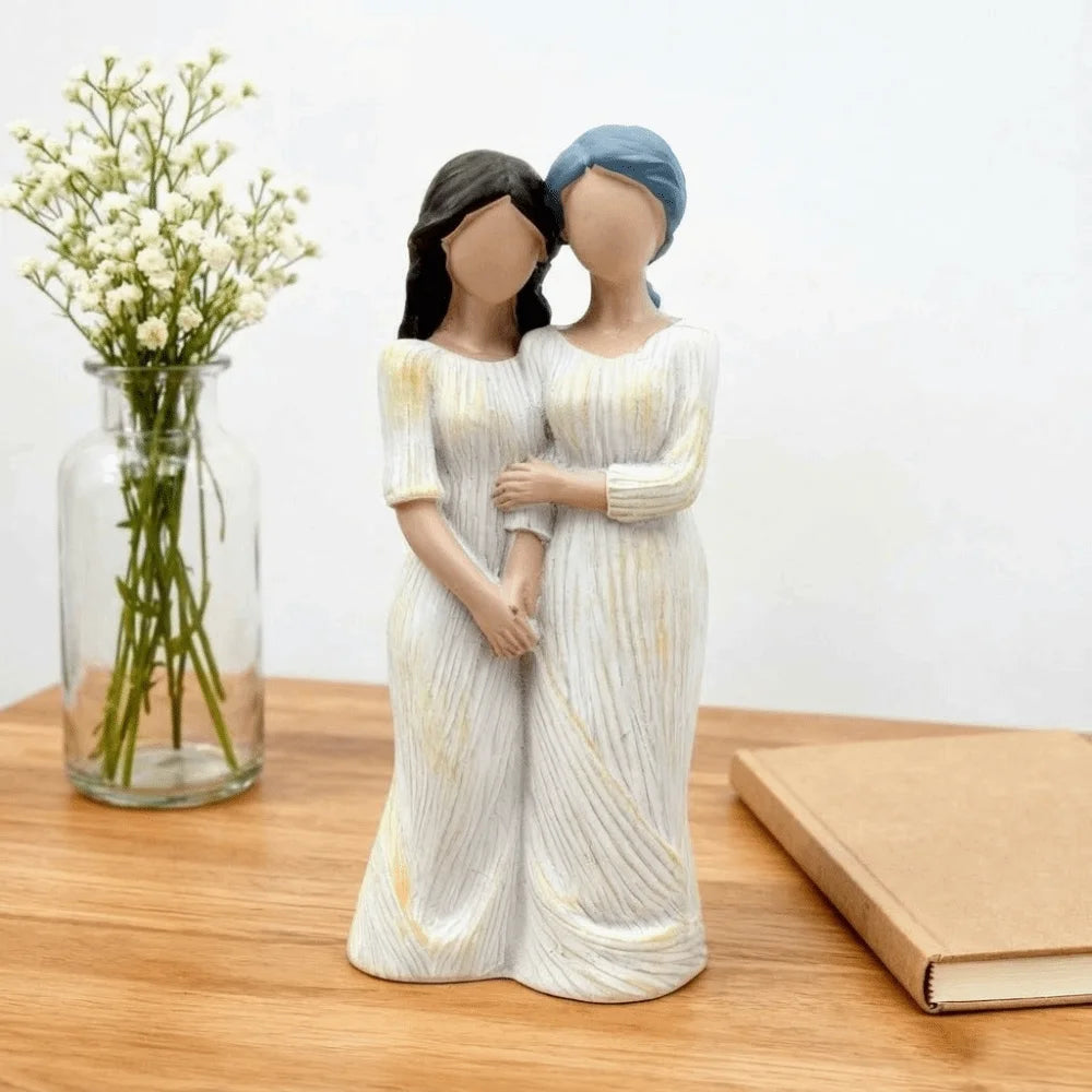 Sister Mother and Daughter Statue Resin Craft Hand-Painte Mom Daughter Finger Heart Sculptures Modern Elegant Family Sculpture