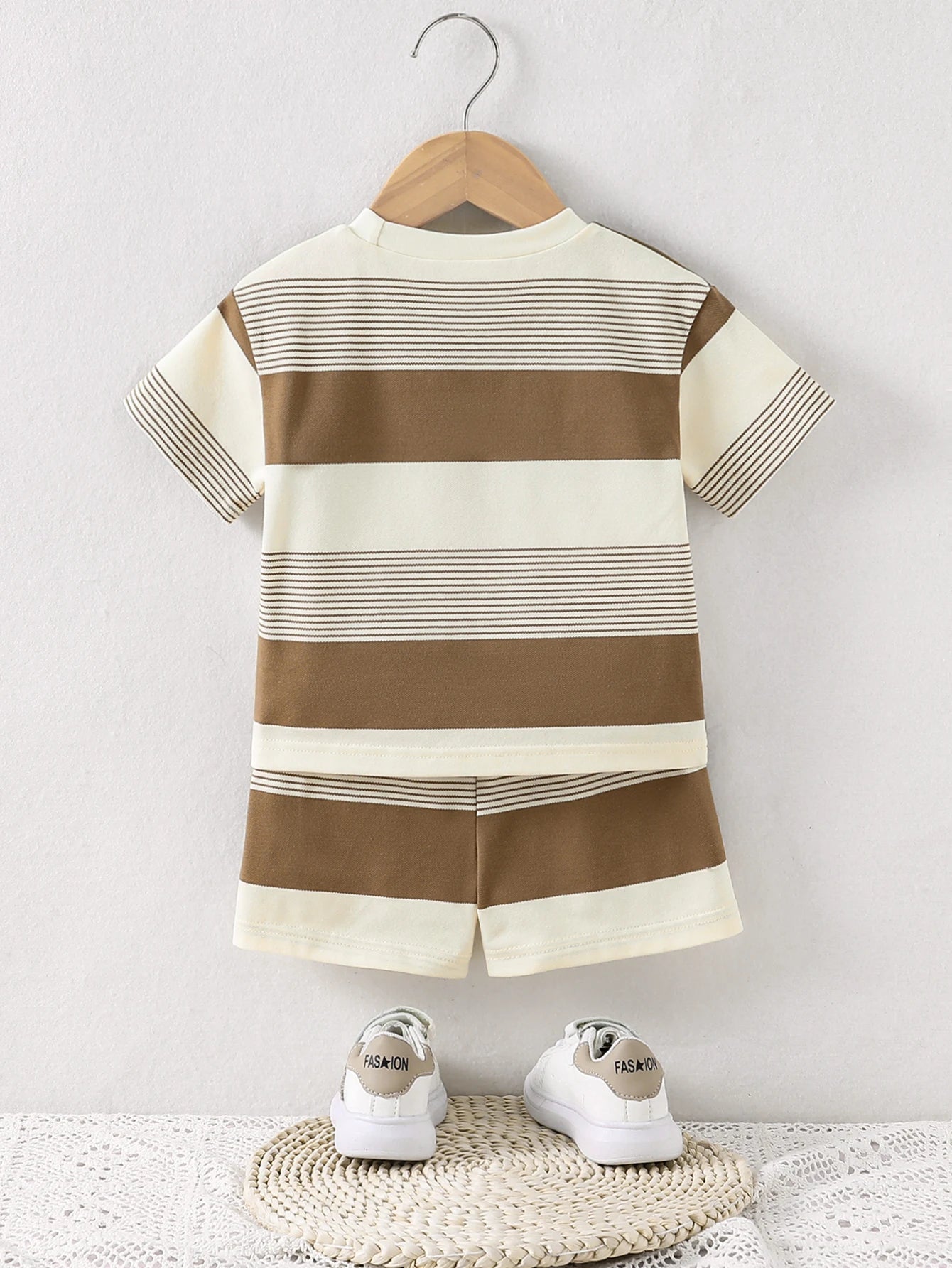 Conjunto de 2 piezas de camiseta de punto de cuello redondo transpirable y fresco para bebés de 2025 + pantalones cortos para niños y niñas, ropa para bebés y niños pequeños