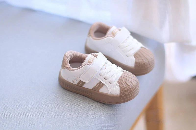 2026 autumn and winter new baby casual sports shoes for boys and girls outdoor breathable non slip comfortable walking shoes