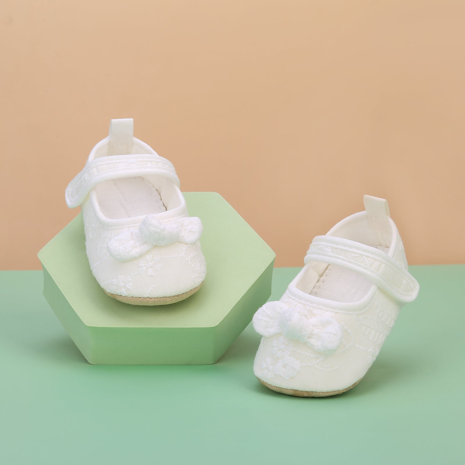 BeQeuewll Infant Baby Girls Shoes Non-Slip Soft Soled Lace Bowknot Flats Toddler First Walker Spring Autumn Princess Shoes