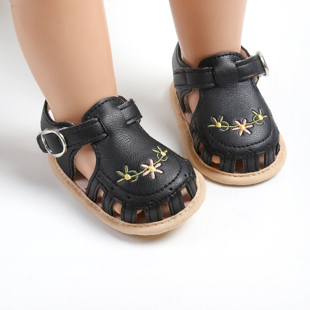 Baby summer sandals non-slip soles, soft flat shoes for infants, suitable for indoor and outdoor learning to walk shoes.
